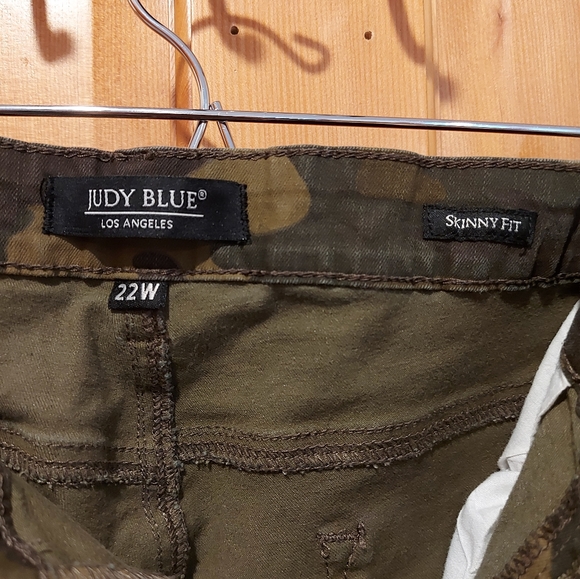 Judy Blue camouflage denim jeans distressed plus size 22 perfect condition - Picture 12 of 12